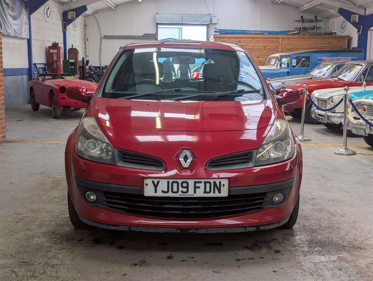 <p>2009 RENAULT CLIO DYNAMIQUE 16V</p>