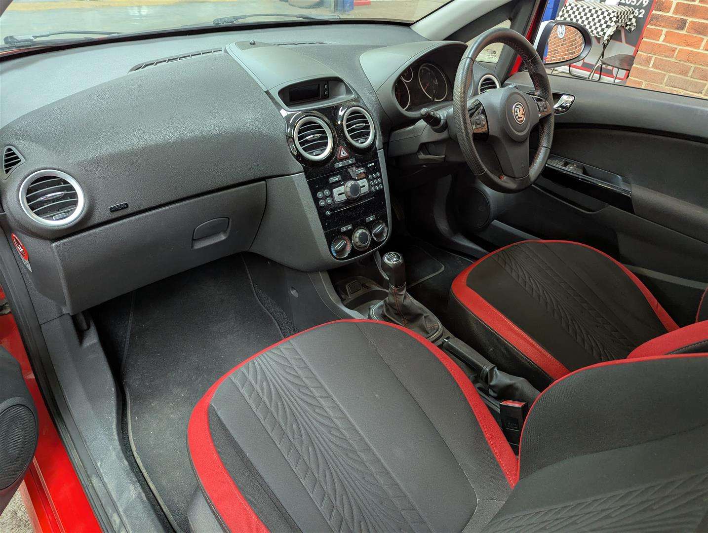 <p>2011 VAUXHALL CORSA SRI</p>