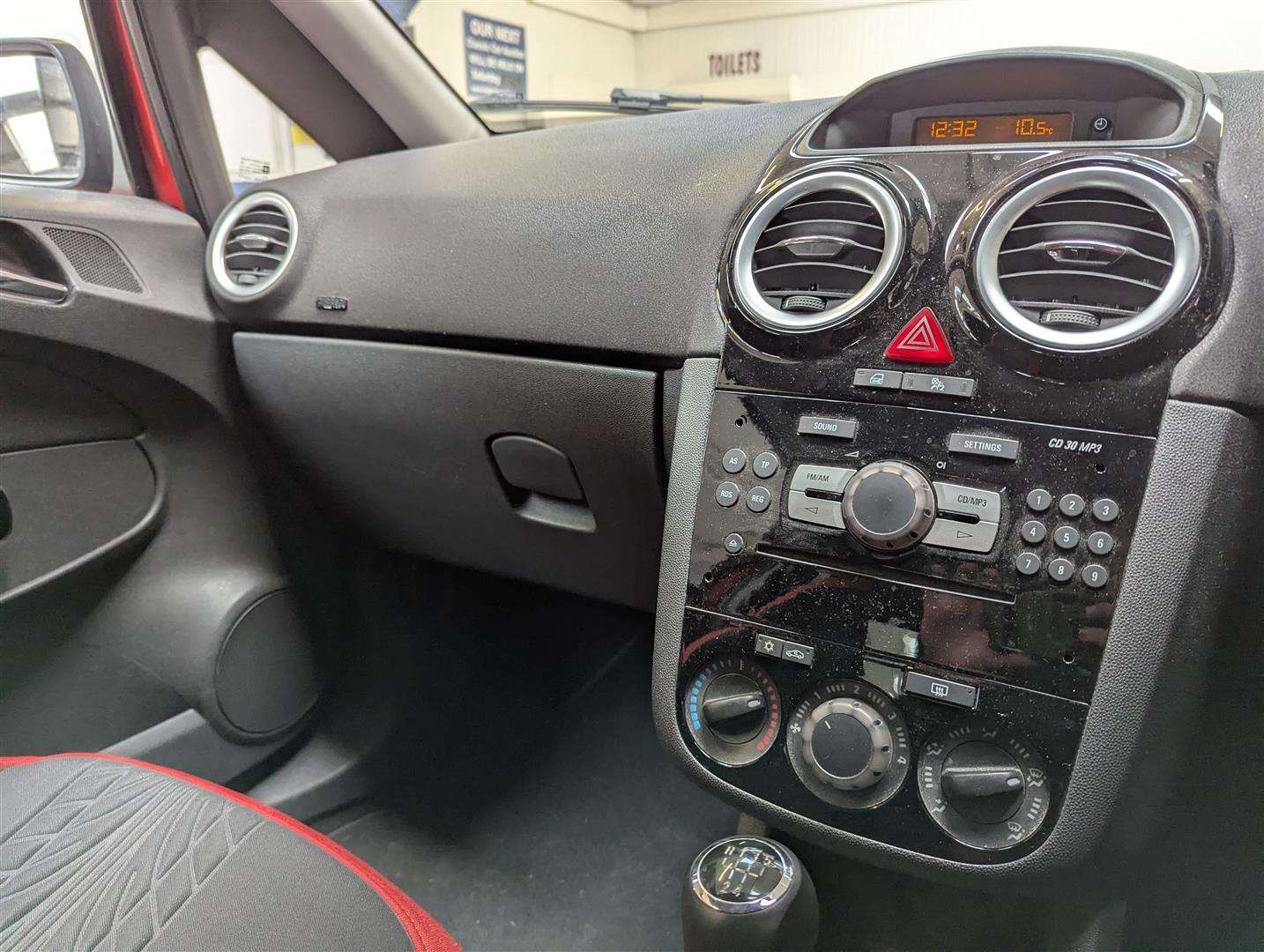 <p>2011 VAUXHALL CORSA SRI</p>