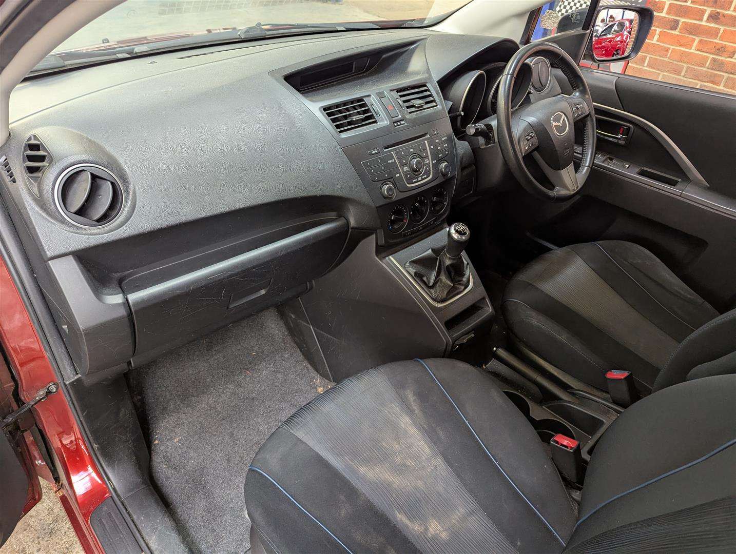 <p>2011 MAZDA 5 TS</p>