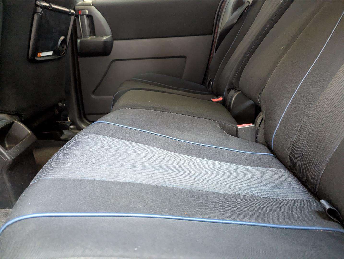<p>2011 MAZDA 5 TS</p>