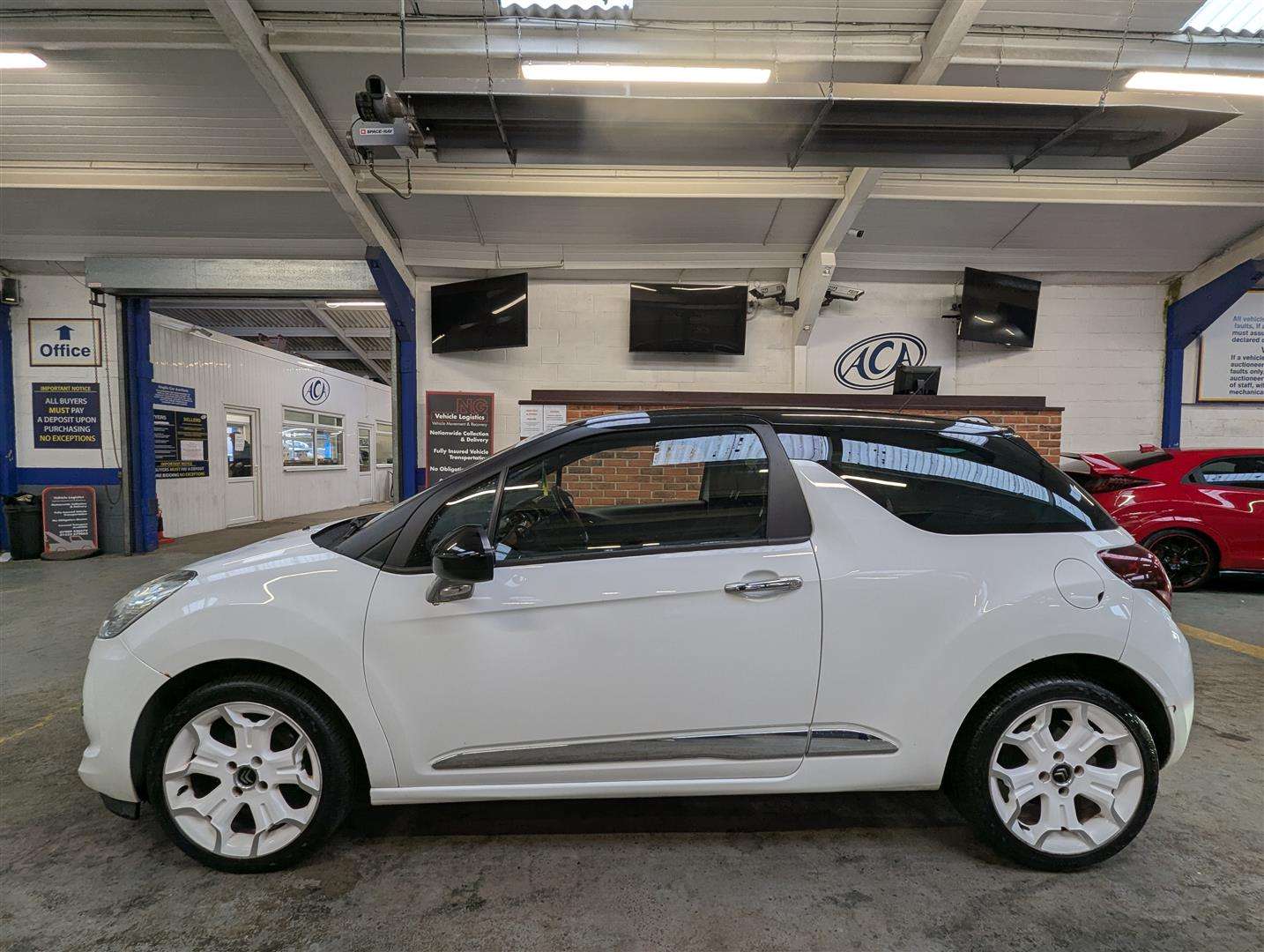<p>2014 CITROEN DS3 DSTYLE + E-HDI</p>