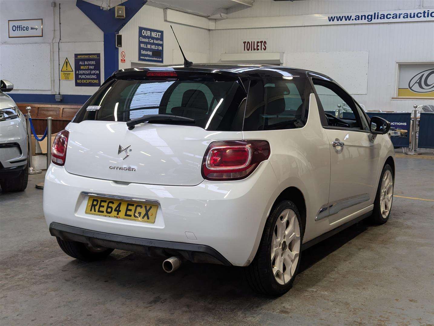 <p>2014 CITROEN DS3 DSTYLE + E-HDI</p>