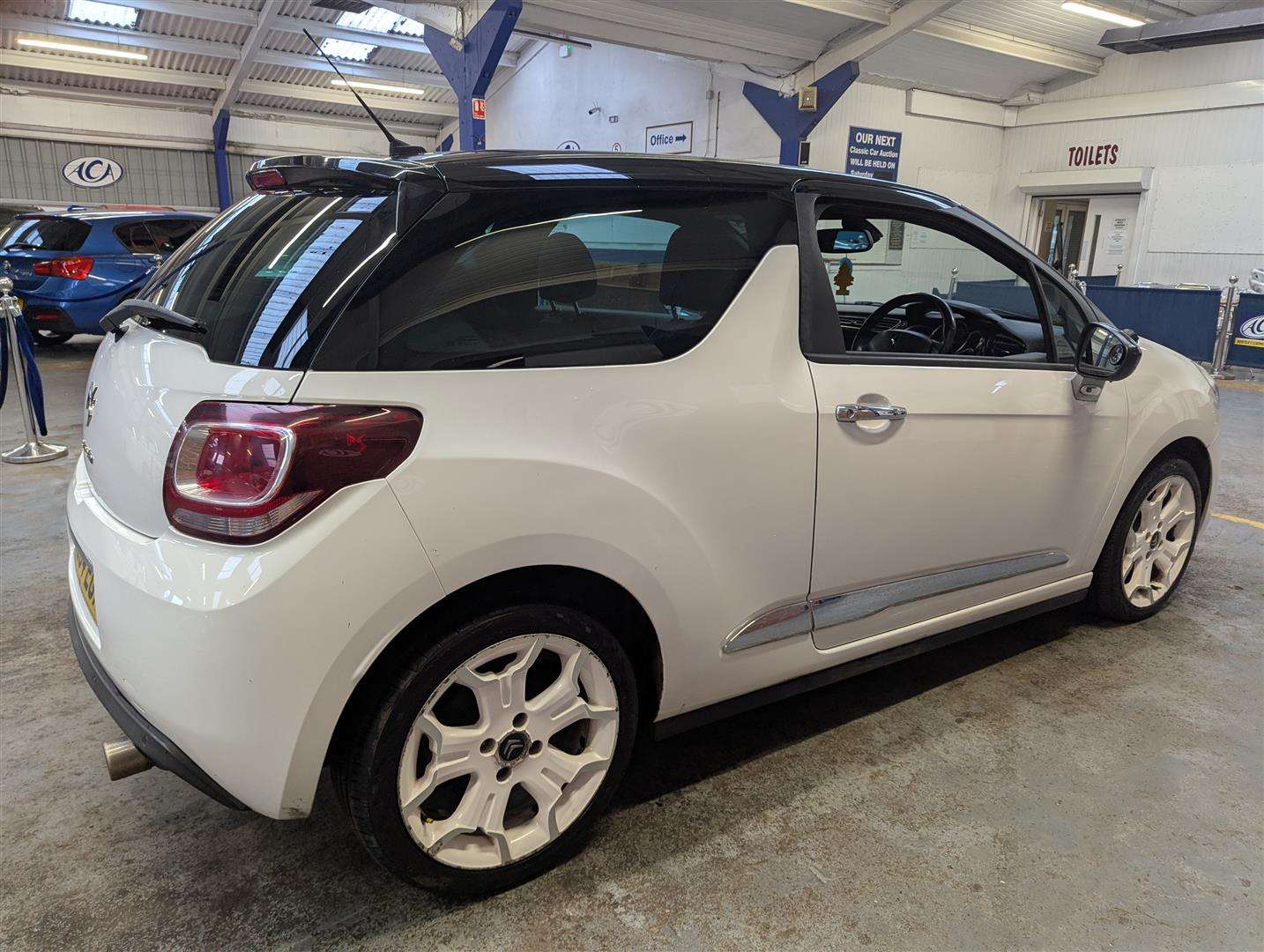 <p>2014 CITROEN DS3 DSTYLE + E-HDI</p>