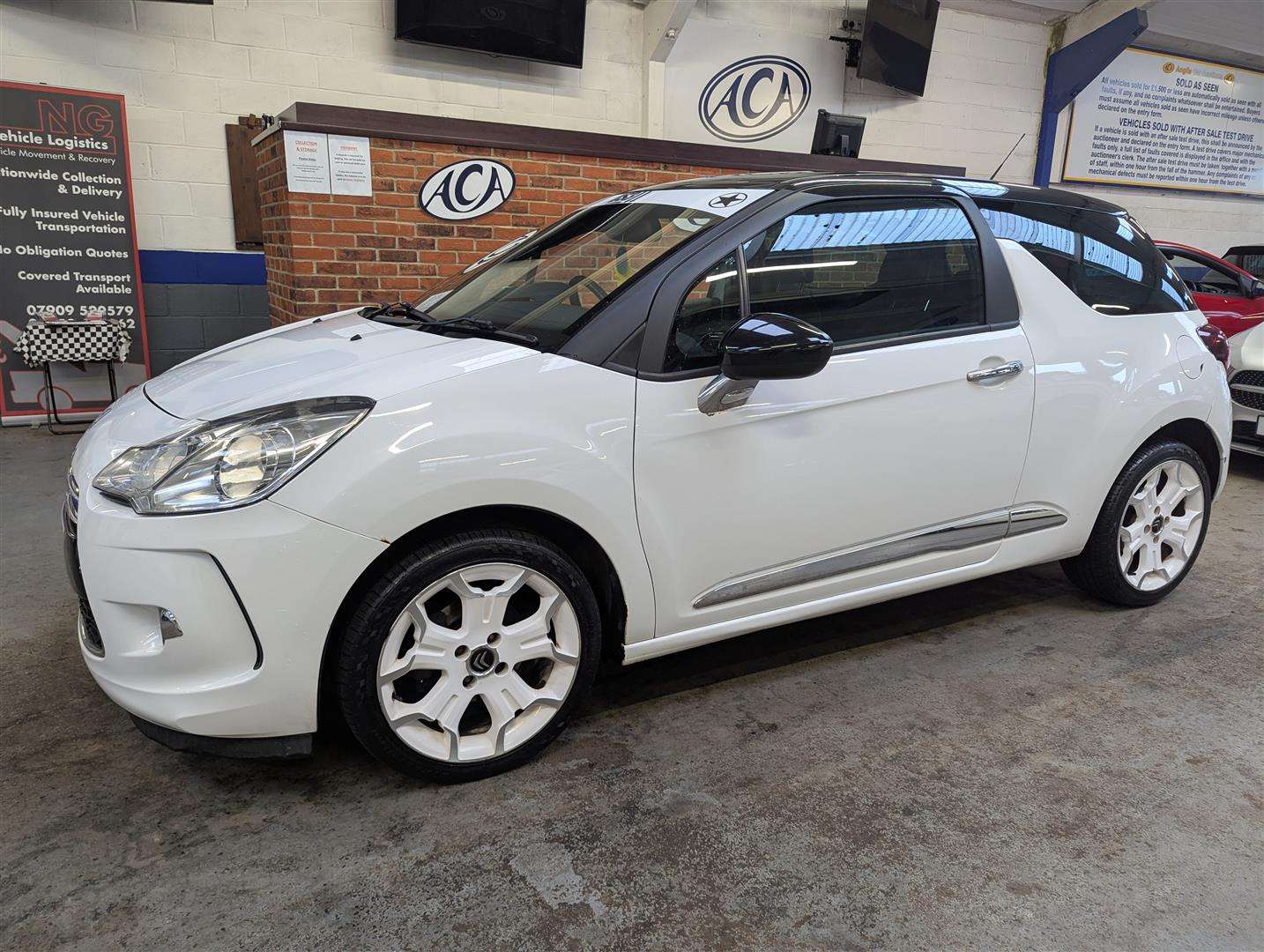 <p>2014 CITROEN DS3 DSTYLE + E-HDI</p>