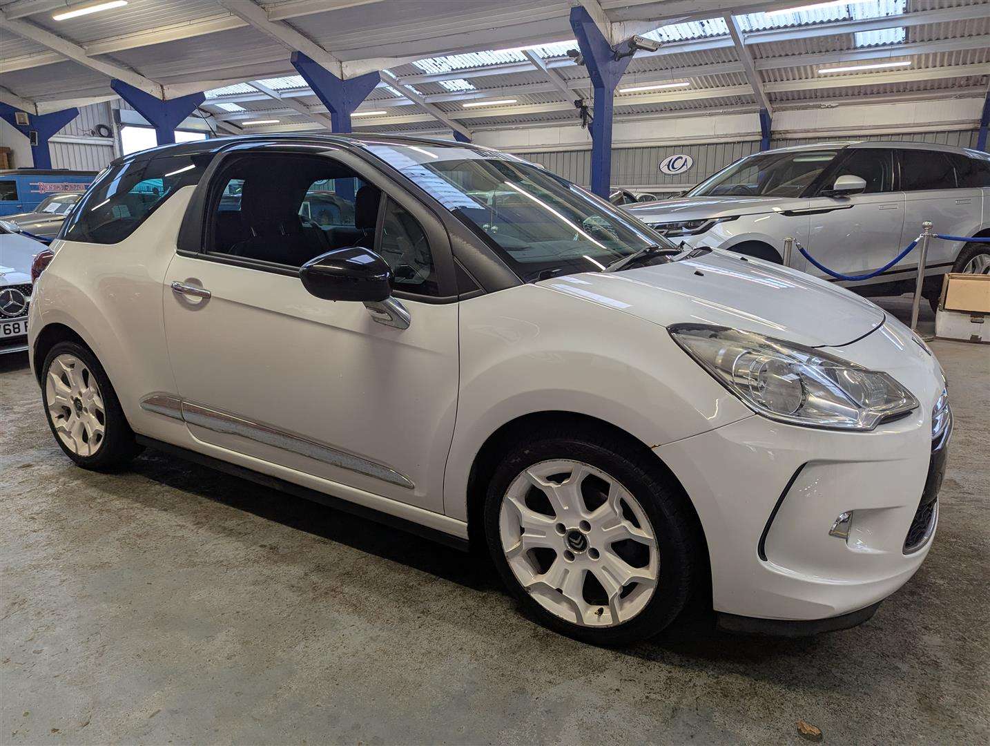 <p>2014 CITROEN DS3 DSTYLE + E-HDI</p>