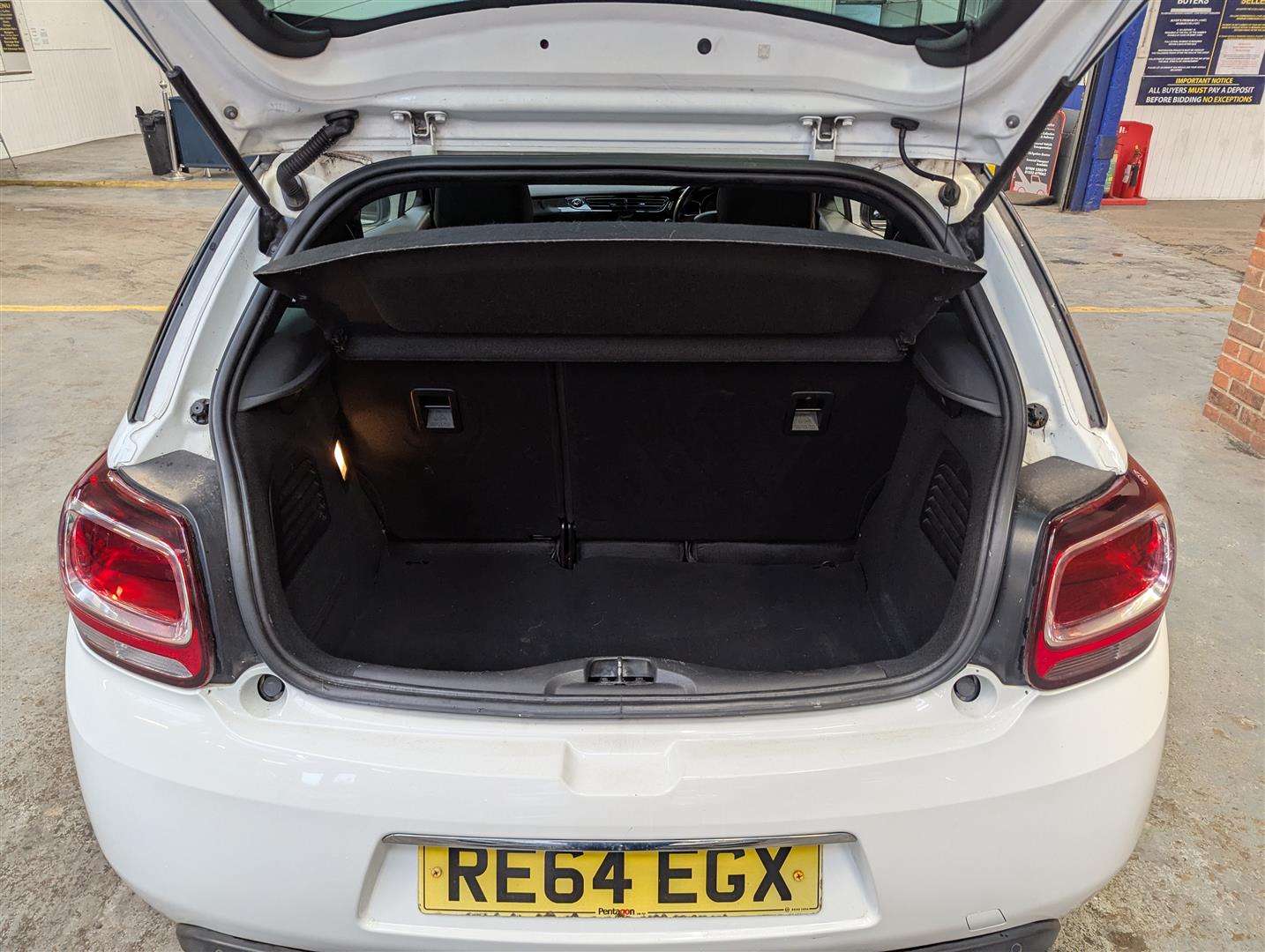 <p>2014 CITROEN DS3 DSTYLE + E-HDI</p>