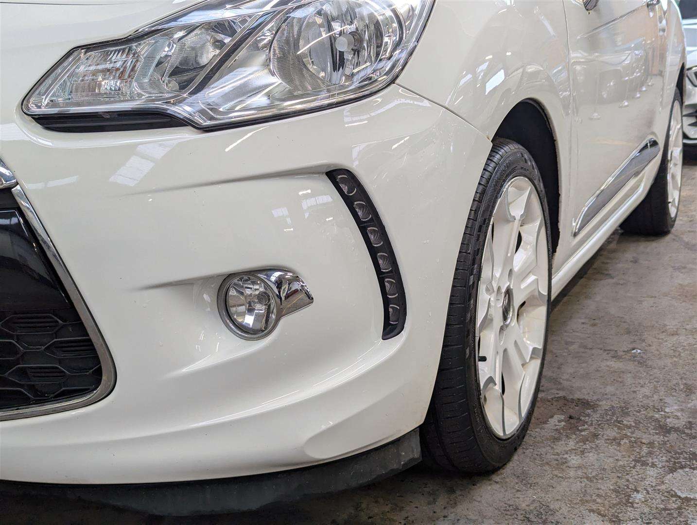 <p>2014 CITROEN DS3 DSTYLE + E-HDI</p>