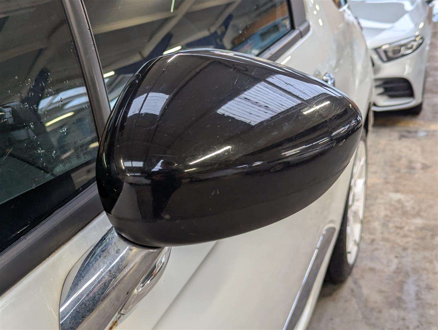 <p>2014 CITROEN DS3 DSTYLE + E-HDI</p>