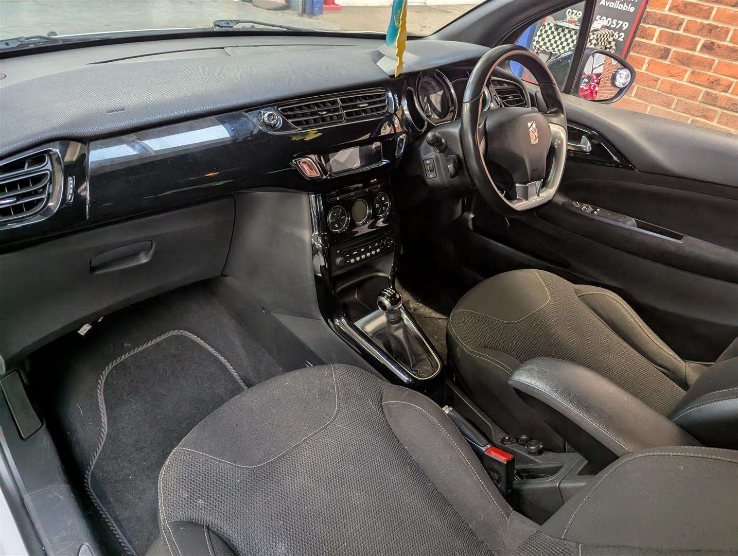 <p>2014 CITROEN DS3 DSTYLE + E-HDI</p>