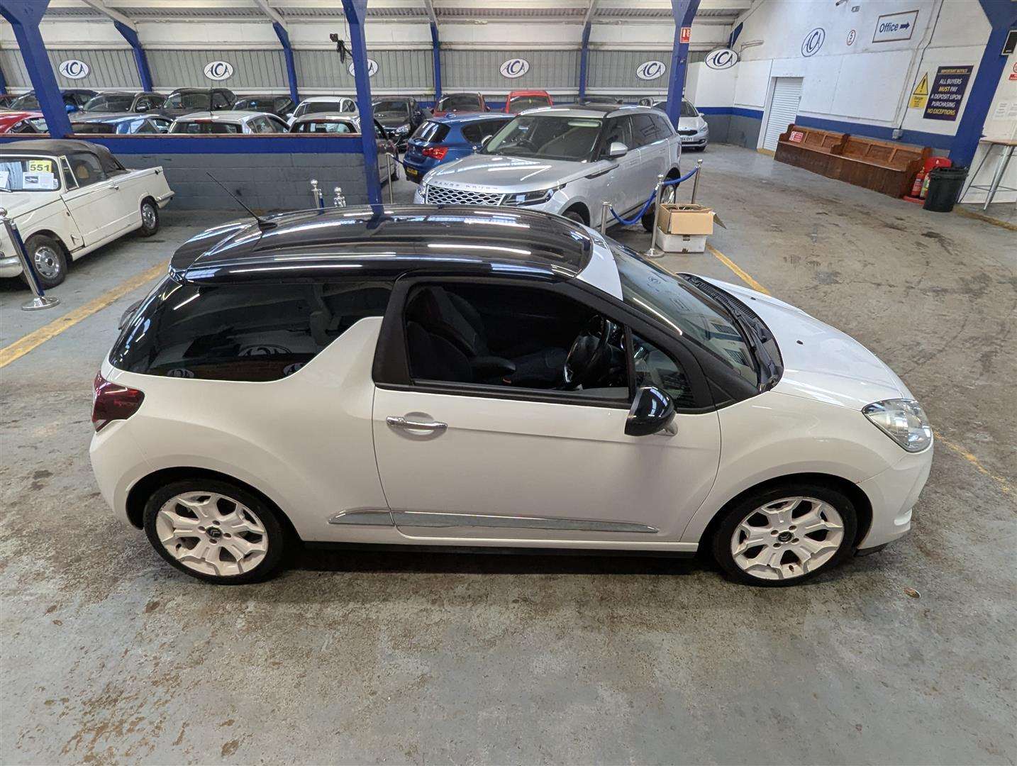 <p>2014 CITROEN DS3 DSTYLE + E-HDI</p>