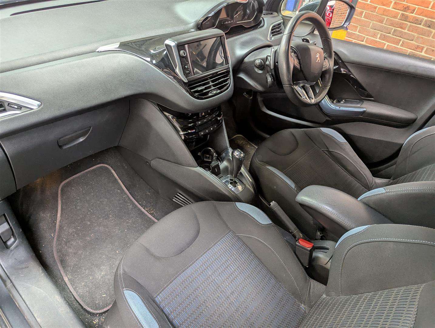 <p>2013 PEUGEOT 208 ALLURE E-HDI S-A</p>