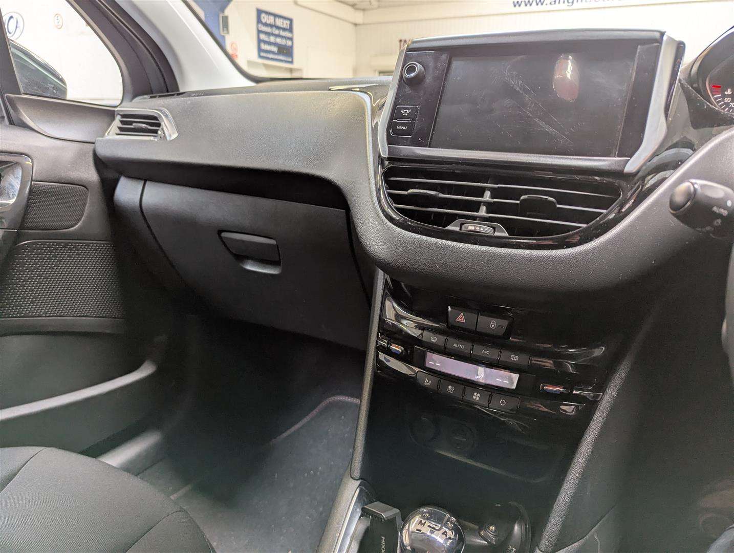 <p>2013 PEUGEOT 208 ALLURE E-HDI S-A</p>