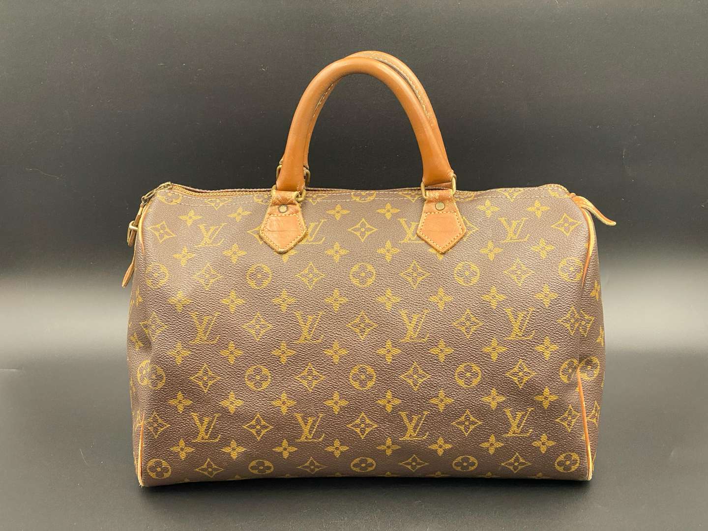 <p>LOUIS VUITTON, Speedy 35, monogram canvas and stitched leather holdall,</p>