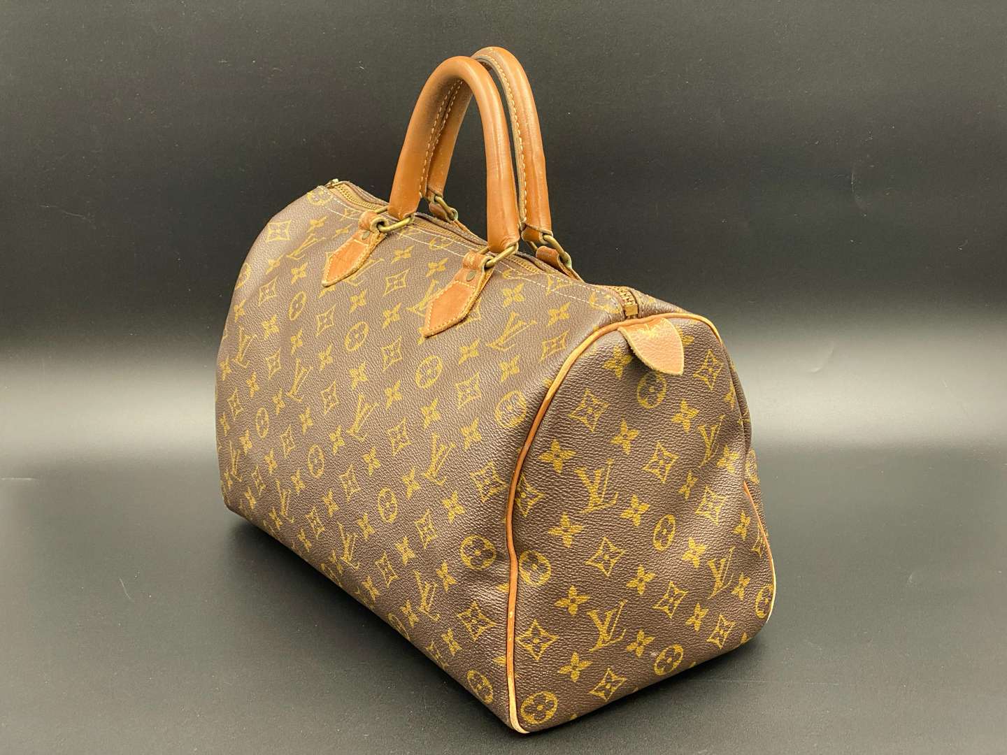 <p>LOUIS VUITTON, Speedy 35, monogram canvas and stitched leather holdall,</p>