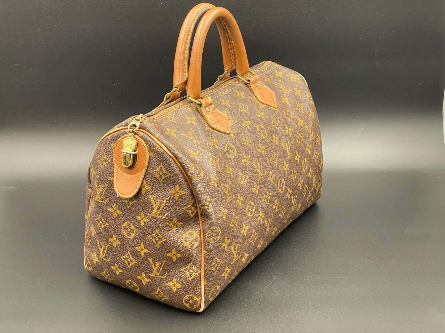 <p>LOUIS VUITTON, Speedy 35, monogram canvas and stitched leather holdall,</p>