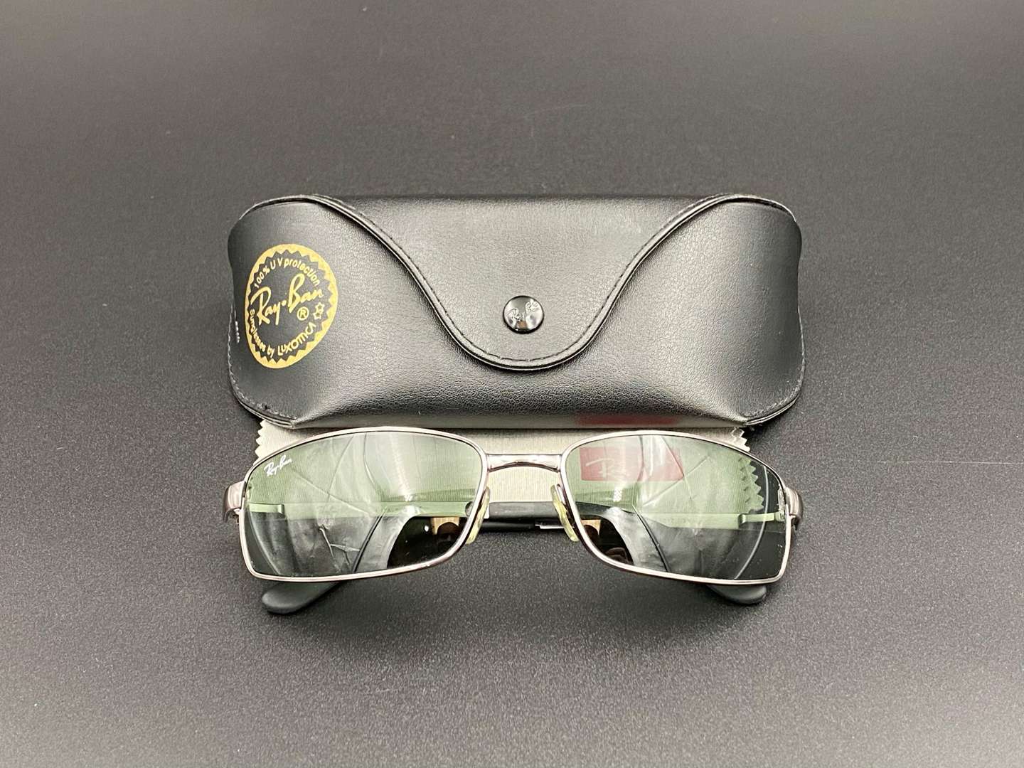 <p>RAY-BAN, POLISHED GREY DRIVING GLASSES, RB3134, 59/17,</p>