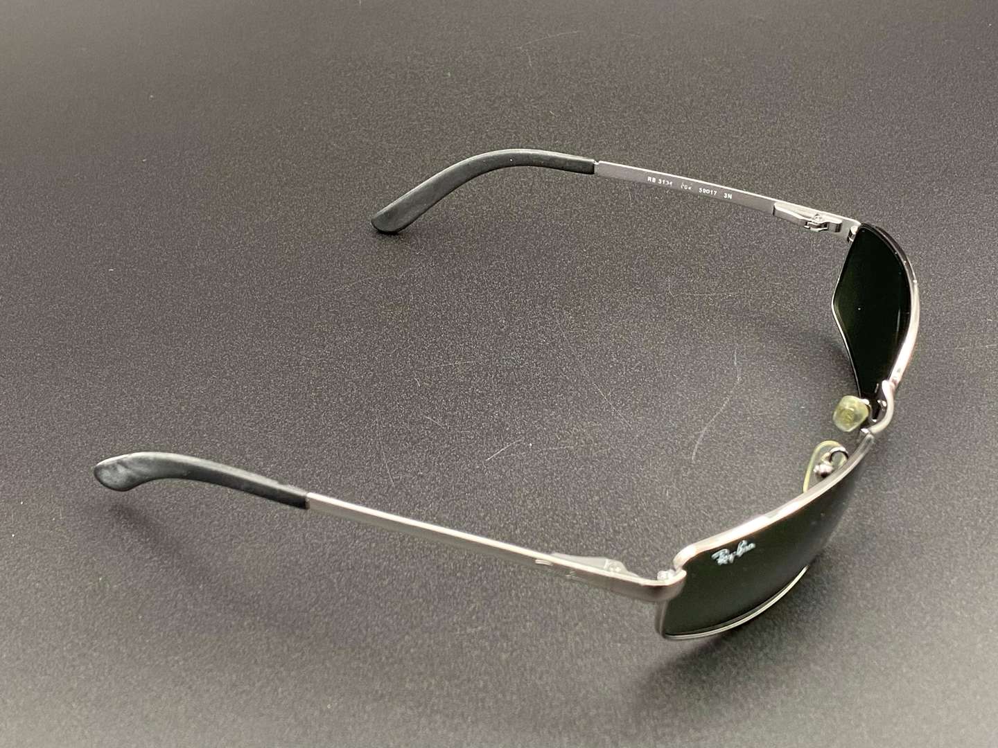 <p>RAY-BAN, POLISHED GREY DRIVING GLASSES, RB3134, 59/17,</p>