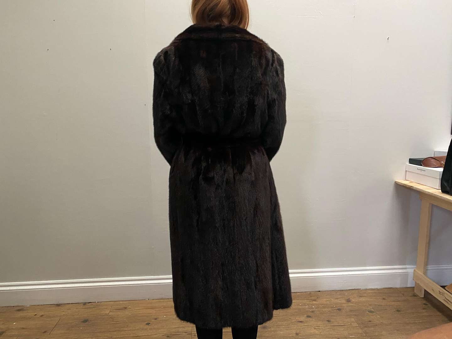 <p>NORWICH FUR CO, early 20th century, ¾ length, dark brown fur coat.&nbsp;</p>