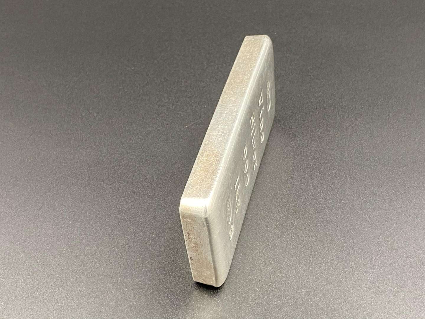<p>FINE SILVER, &nbsp;999/1000, 1kg Bullion Ingot.</p>