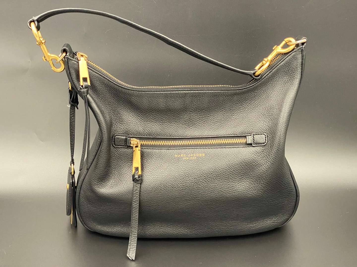 <p>MARC JACOBS, Hobo Recruit in black with dustbag</p>