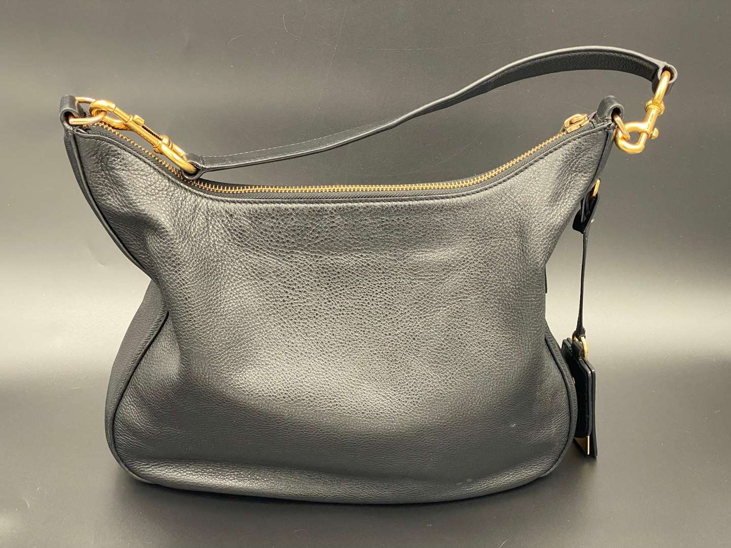 <p>MARC JACOBS, Hobo Recruit in black with dustbag</p>