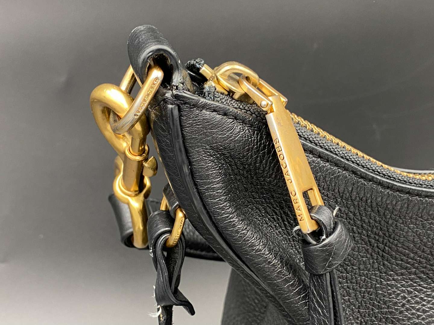 <p>MARC JACOBS, Hobo Recruit in black with dustbag</p>