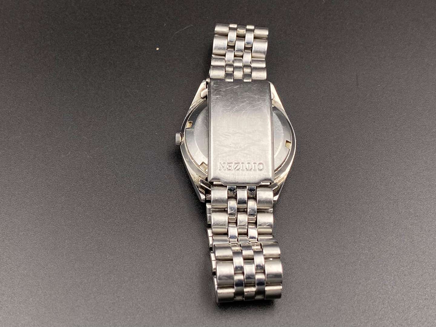 <p>CITIZEN, a stainless steel automatic centre seconds calendar wristwatch 8200</p>