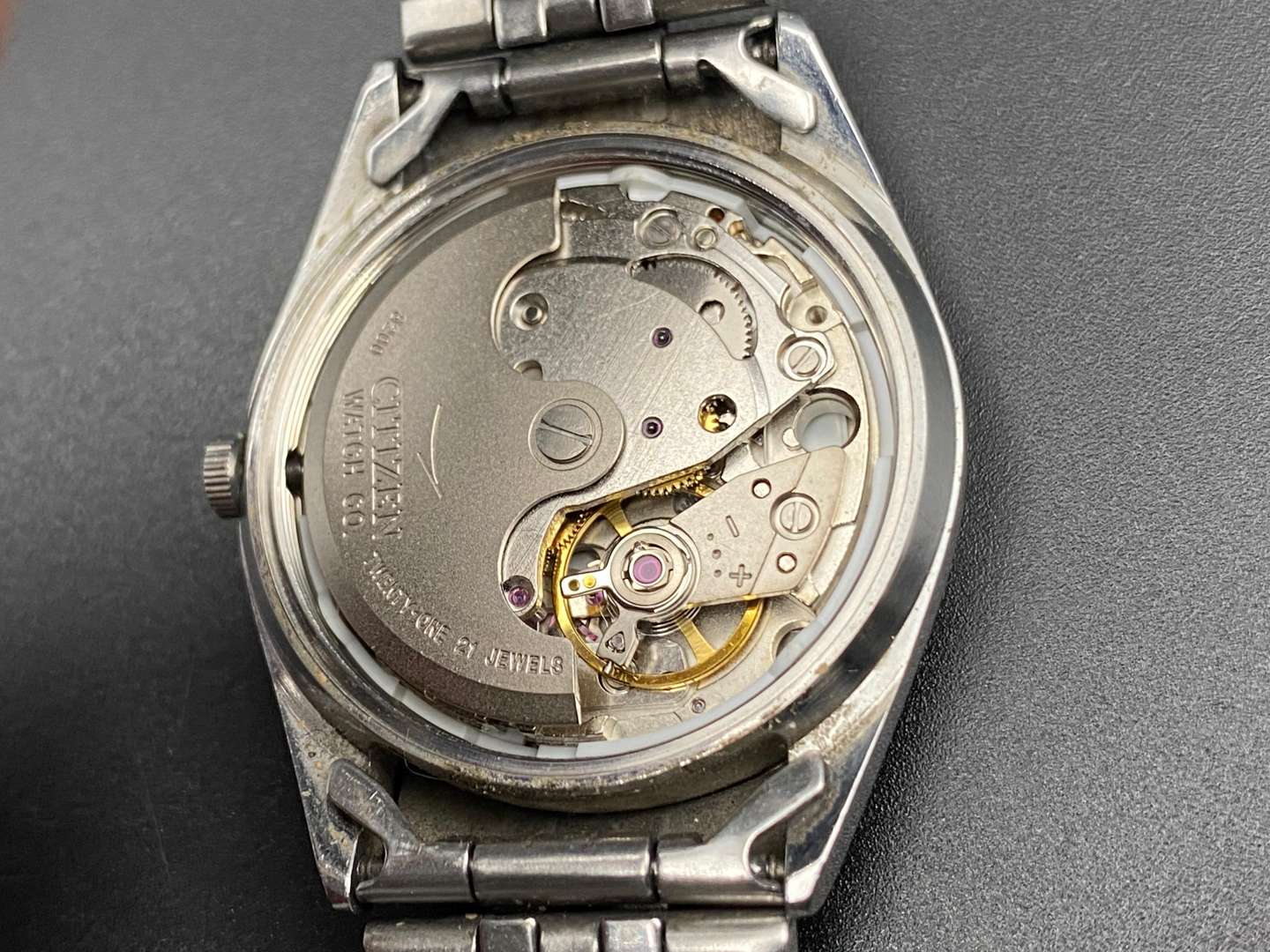 <p>CITIZEN, a stainless steel automatic centre seconds calendar wristwatch 8200</p>