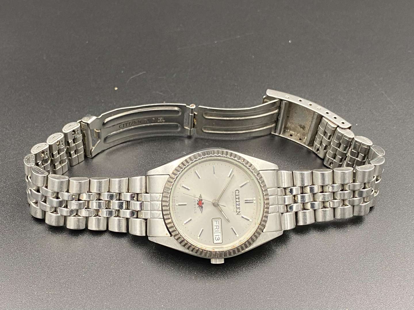 <p>CITIZEN, a stainless steel automatic centre seconds calendar wristwatch 8200</p>