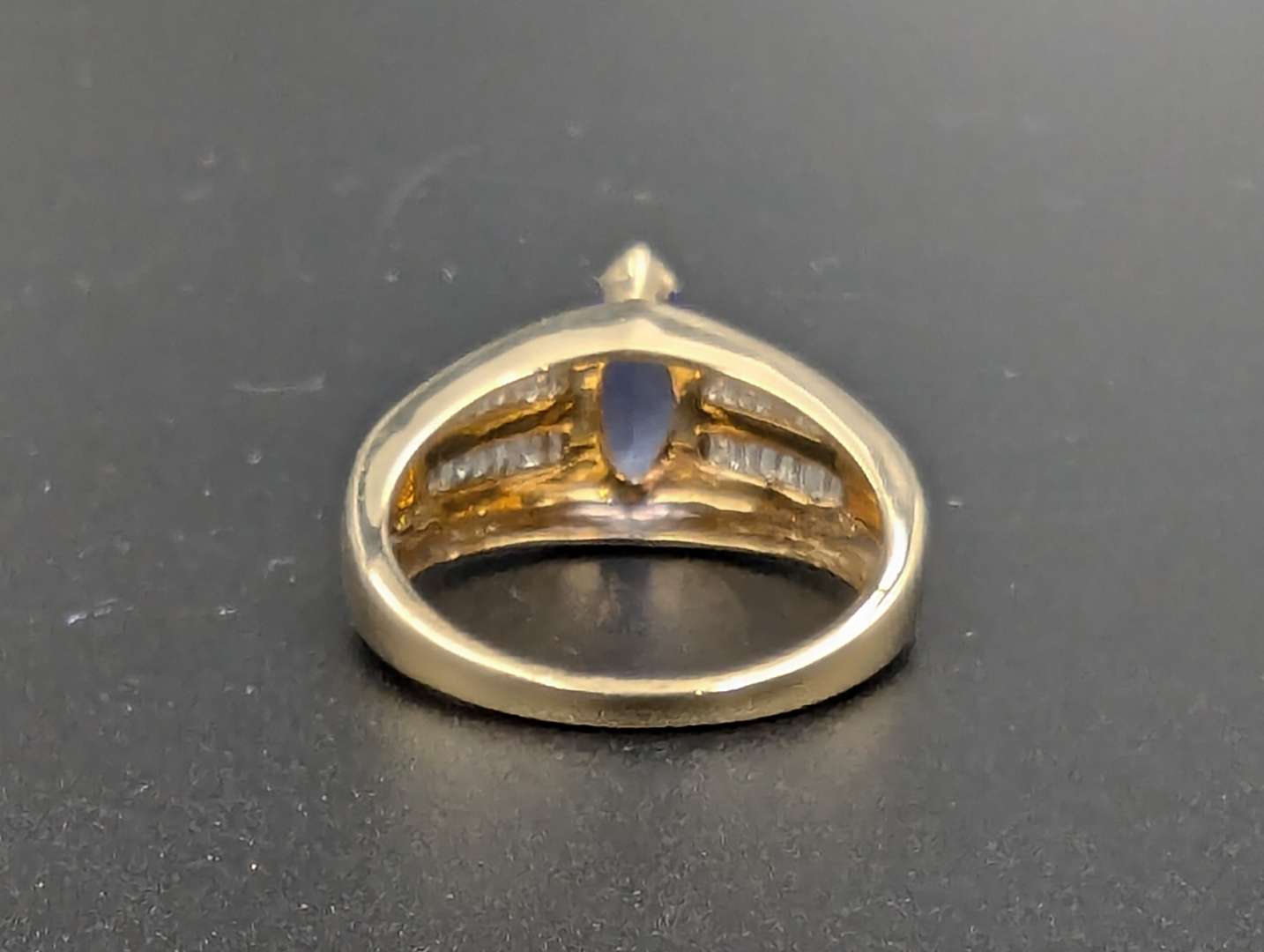<p>Tanzanite & Diamond 14ct gold ring</p>