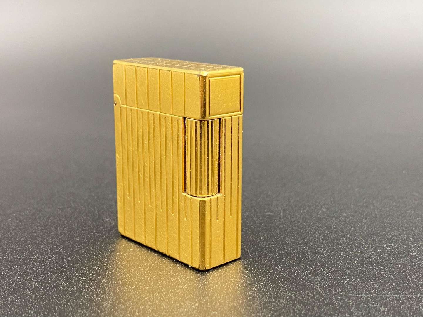 <p>DUPONT, gold plated gas lighter,</p>