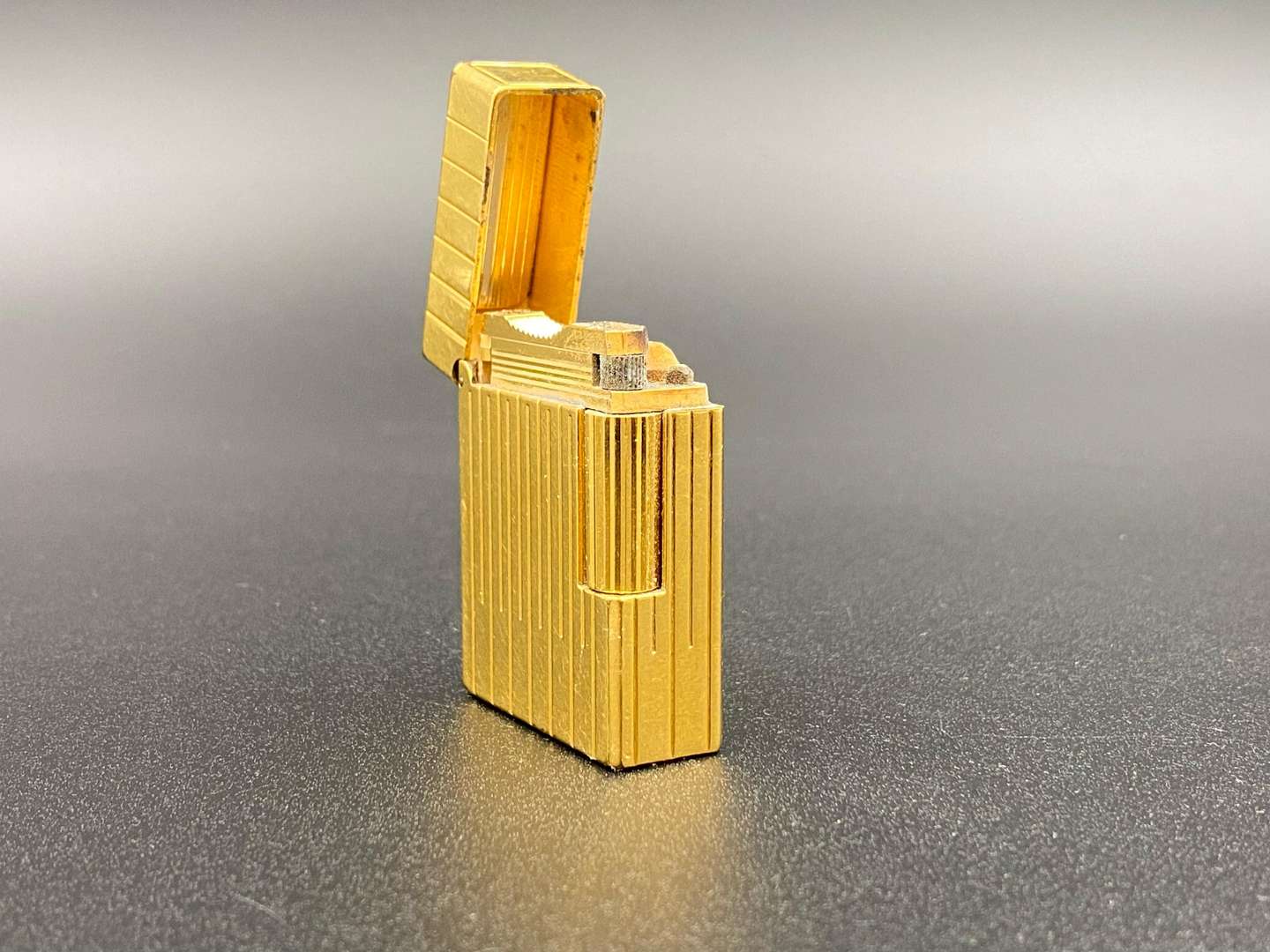 <p>DUPONT, gold plated gas lighter,</p>