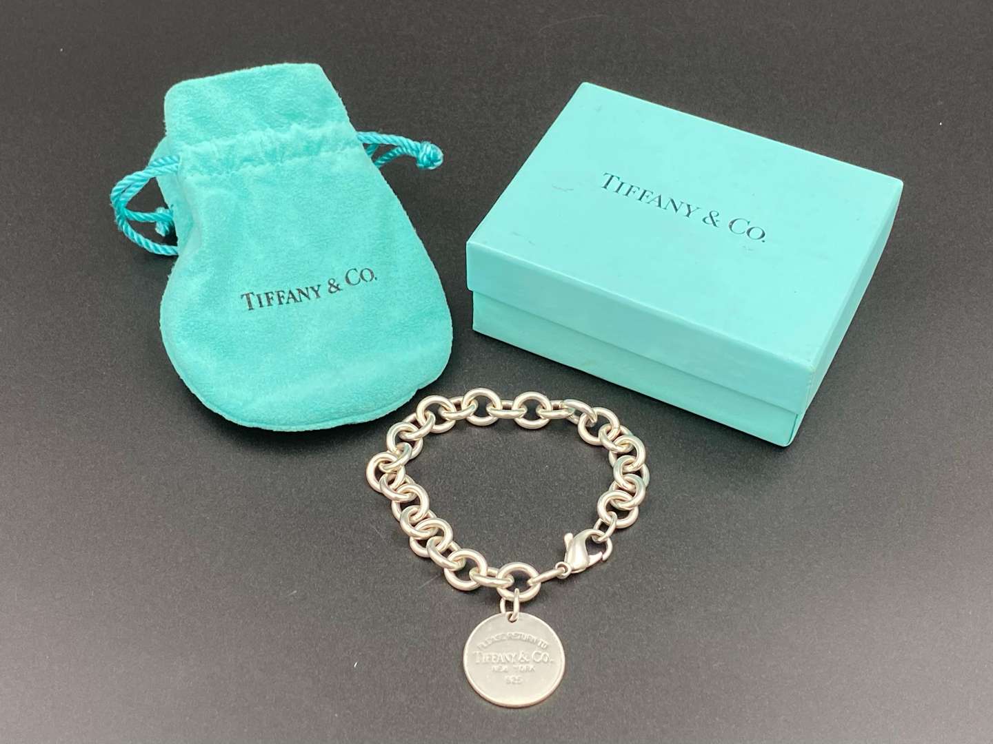 <p>TIFFANY & CO, &nbsp;.925 silver “RETURN TO TIFFANY” charm bracelet,</p>