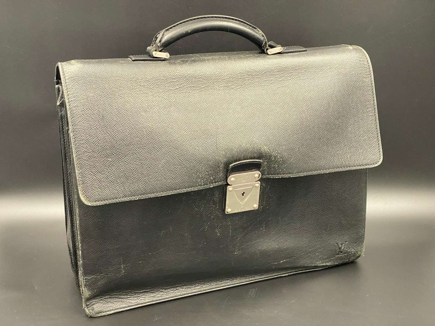 <p>LOUIS VUITTON. a black leather and brushed metal finish briefcase.</p>