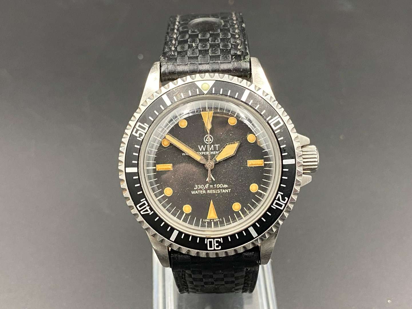 <p>WATCH EXPERIMENTAL UNIT (WMT), SEA DIVER, a gilt metal, automatic, centre seconds, calendar wristwatch, 1358.</p>