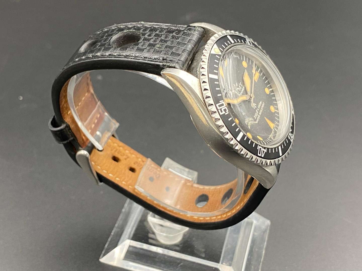 <p>WATCH EXPERIMENTAL UNIT (WMT), SEA DIVER, a gilt metal, automatic, centre seconds, calendar wristwatch, 1358.</p>