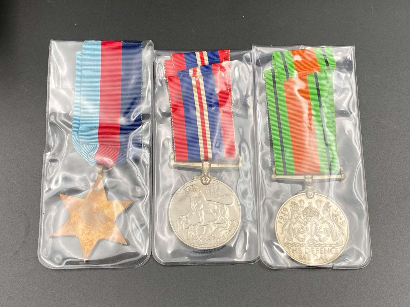 <p>MIXED LOT OF 20th CENTURY MILITARY ITEMS COMPRISING,&nbsp;</p>