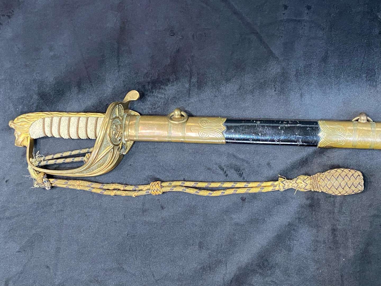 <p>GEORGE VI, 1827 PATTERN NAVAL OFFICERS SWORD, BY GIEVES,&nbsp;</p>