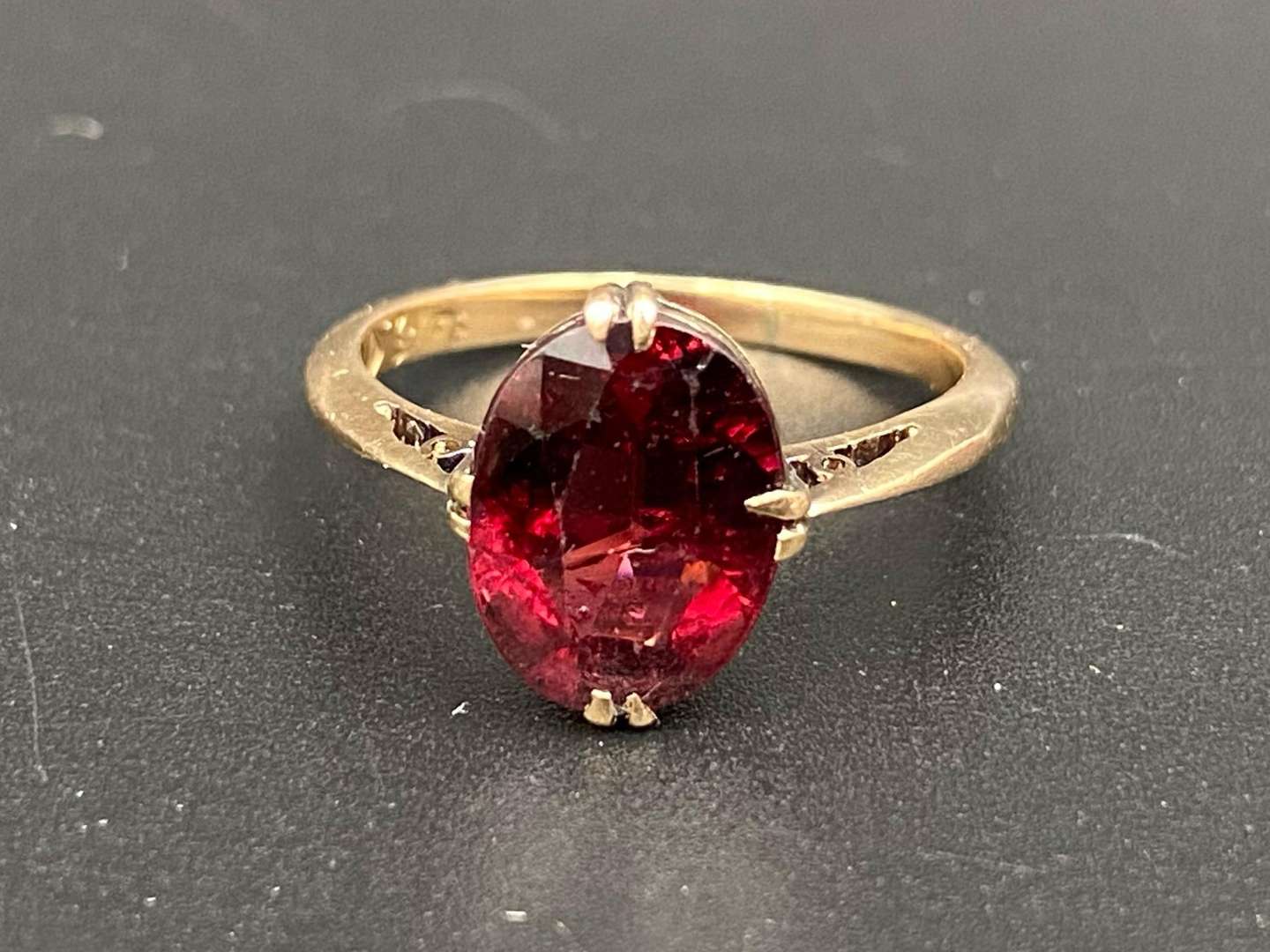 <p>Garnet single stone set, 9ct gold ring</p>