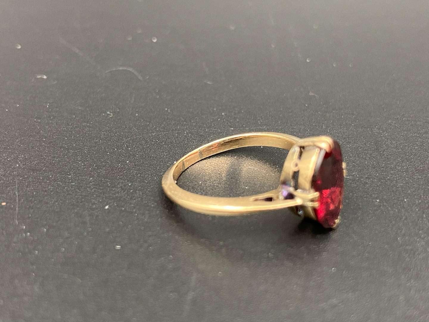 <p>Garnet single stone set, 9ct gold ring</p>