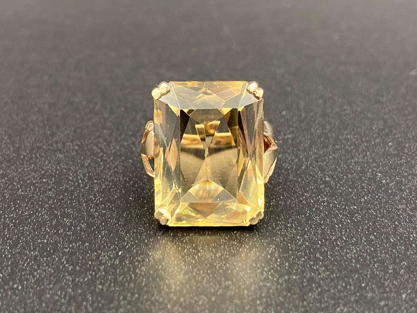 <p>Citrine 9ct gold dress ring</p>