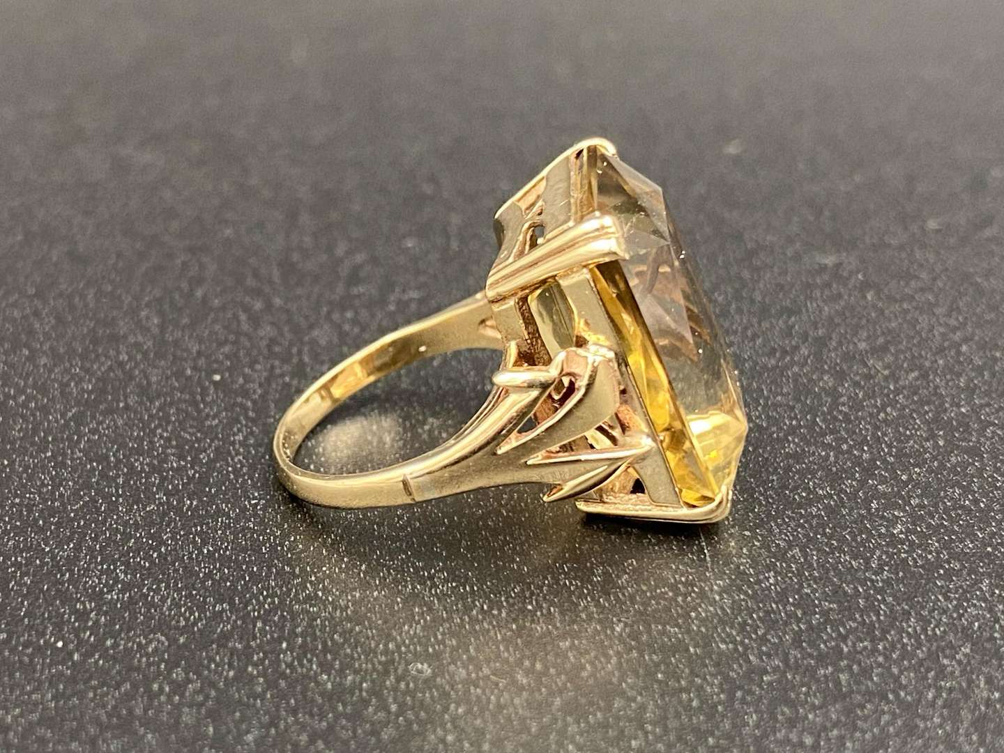 <p>Citrine 9ct gold dress ring</p>