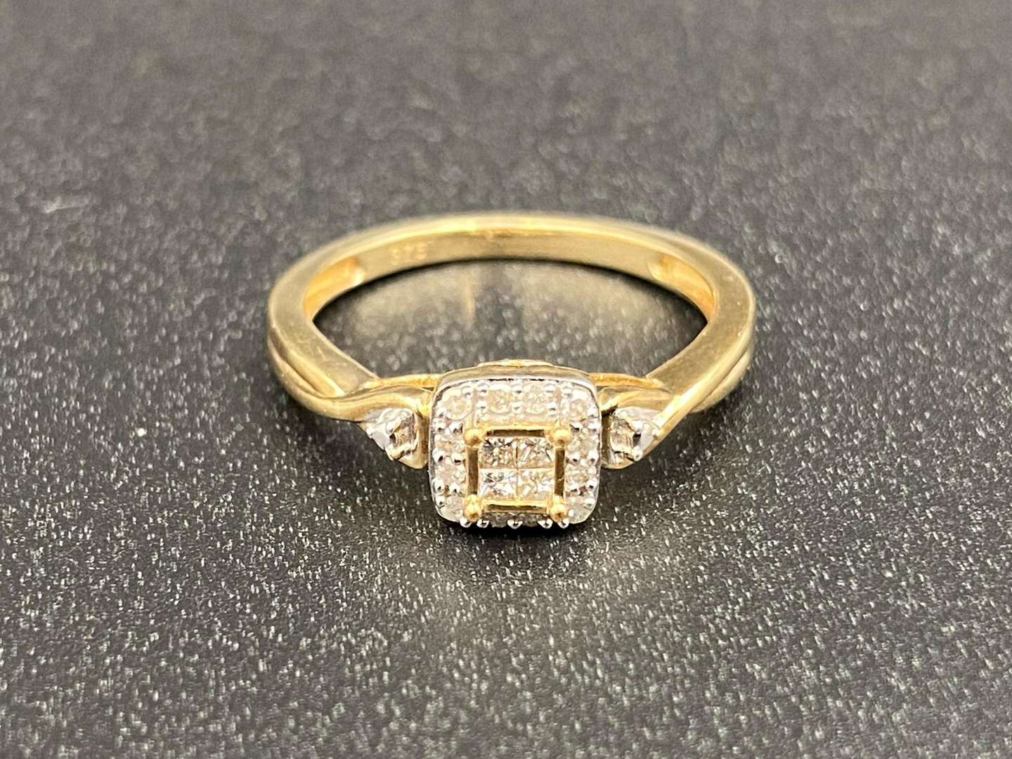 <p>A Diamond Set cluster Ring,</p>