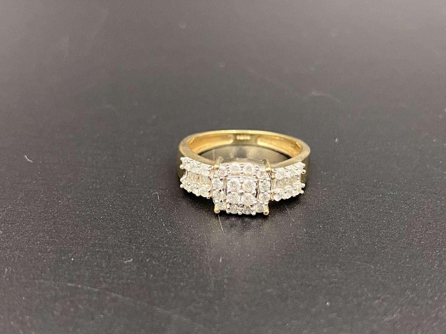 <p>&nbsp;A diamond set, 9ct gold cluster ring,</p>