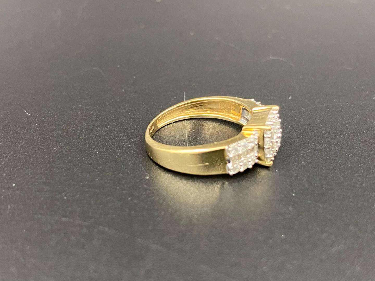 <p>&nbsp;A diamond set, 9ct gold cluster ring,</p>