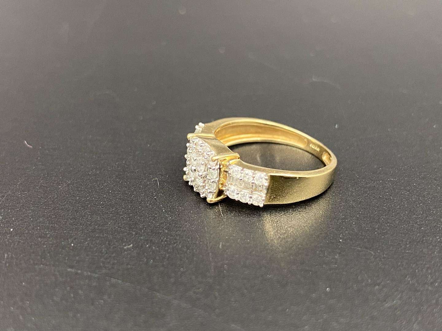 <p>&nbsp;A diamond set, 9ct gold cluster ring,</p>