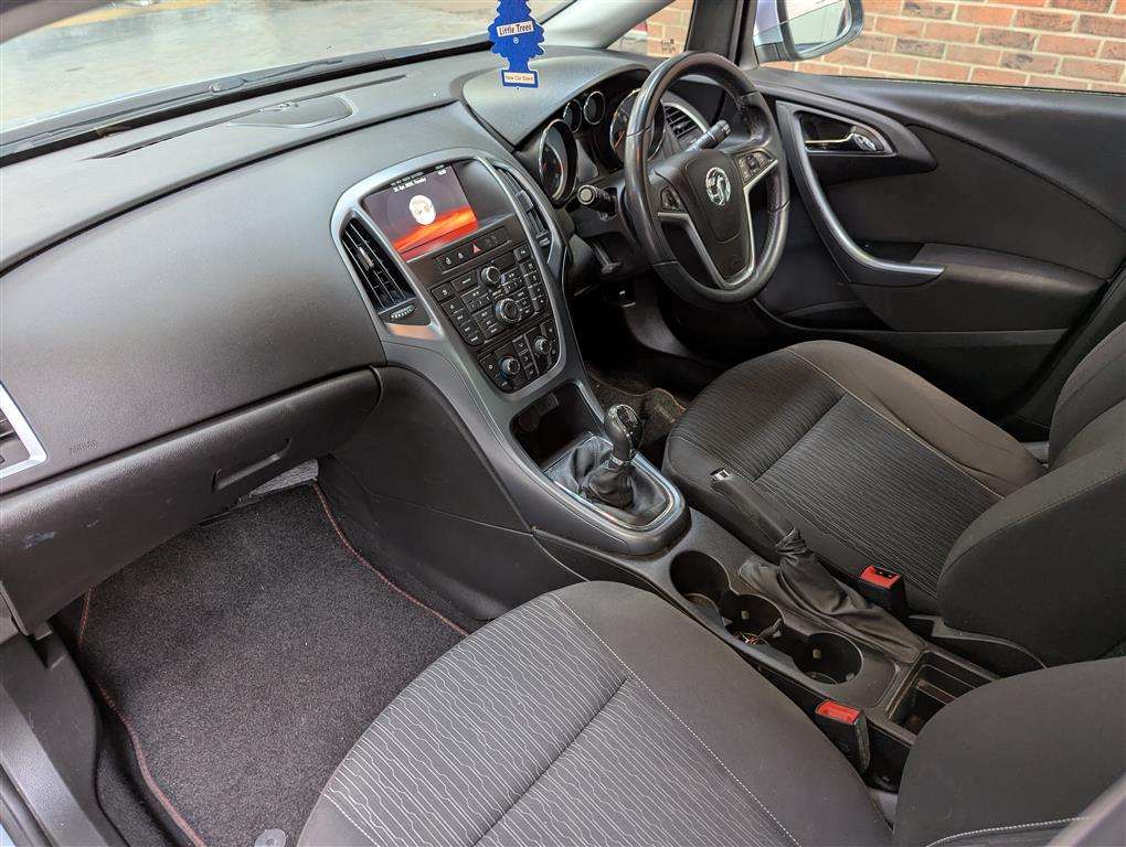 <p>2014 VAUXHALL ASTRA TECH LINE CDTI ECOF</p>