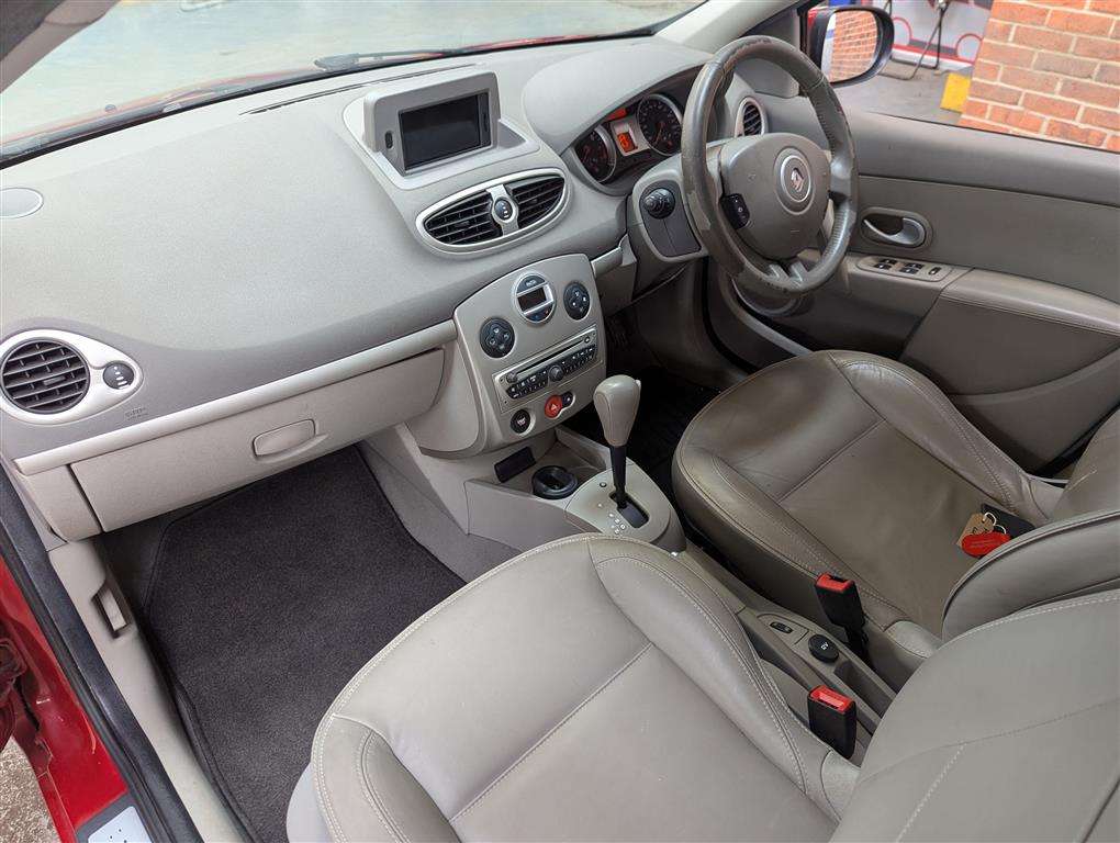 <p>2010 RENAULT CLIO INITIALE T-TOM VVT AUTO</p>