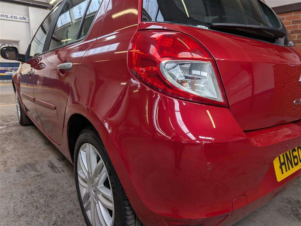 <p>2010 RENAULT CLIO INITIALE T-TOM VVT AUTO</p>